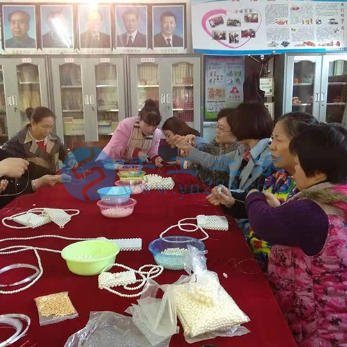 可靠的手工活串珠子，讓人做得放心、賺得舒心(圖1)