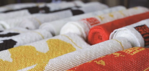 5月3日，手工活接單平臺(tái)，手工兼職招聘帶回家做，珠繡產(chǎn)品讓手工之家和加工人員更好共贏，圖為勵(lì)志珠珠繡手工產(chǎn)品剪影