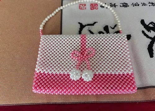 炎熱的夏季，我喜歡做冰涼的串珠手工活(圖1)
