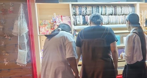 不做限制，包括加工人員在內(nèi)，大家都可以這樣掙錢--- --- 記手工之家成品銷售新平臺