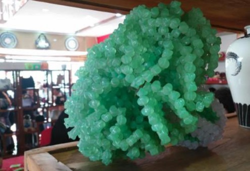 2月2日，想接正規(guī)廠家的手工項(xiàng)目，帶回家做的手工，手工之家團(tuán)隊(duì)包括大家每一個(gè)人，圖為勵(lì)志珠珠繡串珠手工產(chǎn)品剪影