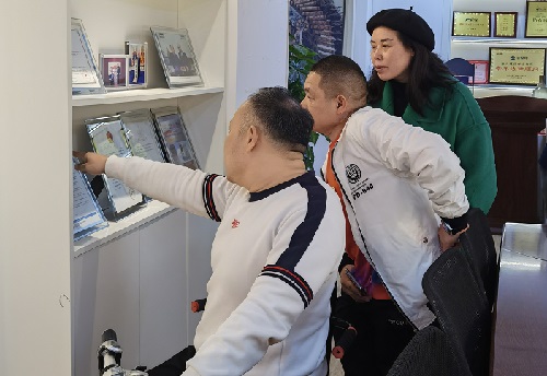 攜手搭舞臺(tái)，手工助就業(yè) —— 記長沙市溫馨助殘公益服務(wù)中心領(lǐng)導(dǎo)蒞臨手工之家
