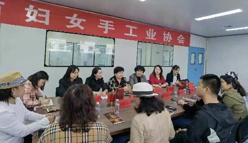 越了解、心越齊------記手工之家參加邯鄲市婦女手工業(yè)協(xié)會走近企業(yè)相關(guān)活動