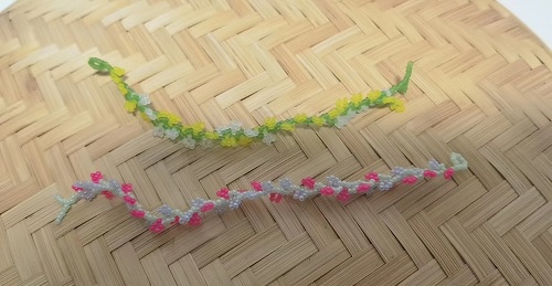 2月18日，外發(fā)手工活正規(guī)平臺，手工靈活就業(yè)創(chuàng)業(yè)，開飾品加工廠，選擇手工之家，這里有發(fā)展前景，圖為串珠米珠繡手工產(chǎn)品剪影