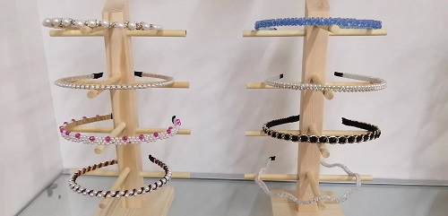 7月9日，手工活拿回家做在哪里找，外發(fā)加工接單平臺，在家做手工，開手工加工廠，在手工之家，創(chuàng)新不僅全面而且始終堅持，圖為串珠米珠繡純手工產(chǎn)品剪影