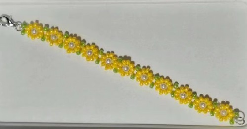 7月13日，靠譜手工兼職平臺，在家兼職正規(guī)的日結(jié)手工有沒有，開手工加工廠，與手工之家合作，這幾點做得好，收入自然就好，圖為串珠米珠繡純手工產(chǎn)品剪影