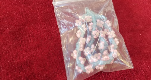 7月27日，可在家做的兼職手工活，在家做串珠手工掙錢，做手工傳承官，在手工之家掙錢，要堅持做好這四點，圖為串珠米珠繡純手工產(chǎn)品剪影