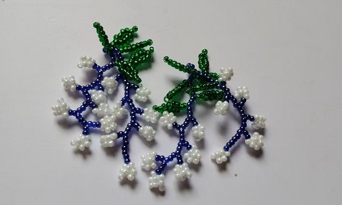 11月12日，手工活接單正規(guī)平臺，可靠的串珠、鉤織等純手工創(chuàng)業(yè)項目，小成本創(chuàng)業(yè)開手工加工廠、做手工傳承官，手工之家的純手工事業(yè)齊步向前，圖為串珠米珠繡純手工產(chǎn)品剪影