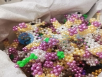 串珠子純手工活藝品，既好看又可以拿回家加工掙錢