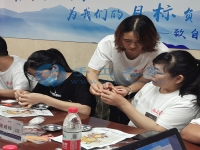 春暖花開的時(shí)節(jié)，適合大家早起做珠繡加工手工活