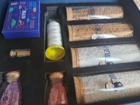 陪著家人還能掙錢，那就在家做手工活加工