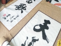 12月7日，純手工加工項(xiàng)目，拿回家做的手工，在手工之家，認(rèn)真了、行動(dòng)了就會(huì)有好的收獲，圖為勵(lì)志珠珠繡串珠手工產(chǎn)品剪影