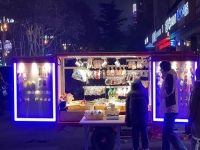 多一份好的收入，移動潮品店兼容并包，讓加工人員也可以這樣掙錢