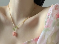9月29日，外發(fā)加工接單平臺(tái)，開飾品加工廠，正規(guī)廠家的手工，手工之家的手工項(xiàng)目好做、收入好，圖為飾品類串珠純手工產(chǎn)品剪影