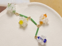 10月2日，手工活兼職是真的嗎，拿回家做的手工項(xiàng)目，可以開飾品加工廠的純手工，讓大家收入好，是大家選擇手工之家的重要原因，圖為飾品類串珠純手工產(chǎn)品剪影