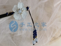 10月8日，手工活接單平臺(tái)，靈活就業(yè)的手工，開飾品加工廠，選擇手工之家的人越來越多，都做什么掙錢，圖為串珠米珠繡手工產(chǎn)品剪影