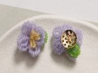 12月27日，外發(fā)手工活正規(guī)平臺，適合的串珠手工項目，開飾品加工廠，手工之家的創(chuàng)新成果大家共享，圖為飾品類串珠純手工產(chǎn)品剪影