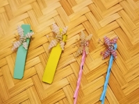 1月27日，附近有沒有兼職手工活，居家靈活就業(yè)的好副業(yè)，開飾品加工廠，手工之家長久穩(wěn)定讓大家放心，圖為串珠純手工產(chǎn)品剪影