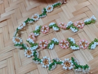 適合一家人做的正規(guī)手工活外發(fā)項(xiàng)目，穩(wěn)定的串珠純手工機(jī)會多、收入好