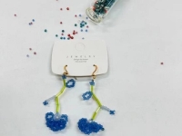 8月29日，手工活兼職招聘信息，在家做串珠手工項目掙錢，做手工傳承官，在手工之家，要多掙錢，每一種合作都需要認(rèn)真對待，圖為串珠米珠繡純手工產(chǎn)品剪影