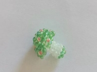 12月30日，手工活外發(fā)加工正規(guī)廠家直接發(fā)貨，微創(chuàng)業(yè)做手工傳承官，在家做的手工創(chuàng)業(yè)項目，手工之家的純手工事業(yè)有根基，圖為串珠米珠繡純手工產(chǎn)品剪影