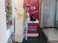貴州小伙在家做手工活加工，創(chuàng)業(yè)精神令人感動(dòng)