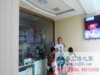 全國哪里有沒有外發(fā)手工兼職的，活手工活之家代理商正在認真做手工活：