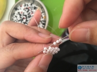 這個正規(guī)供料的手工活，是重慶蘇女士追求自信快樂人生的法寶