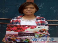 山東濟(jì)寧鄉(xiāng)村教師王女士兼職手工活串珠繡賺錢(qián)致富改善生活！
