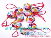 城里的人鄉(xiāng)下的人，都愛串珠繡 業(yè)余兼職手工活賺錢增收，在家賺錢的手工活