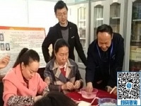 走進(jìn)社區(qū)，讓珠繡手工成為大家脫貧致富的一件法寶！----記手工之家走進(jìn)社區(qū)培訓(xùn)串珠手工活動(dòng)