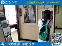 三年來，靠這里可以帶回家做的手工活，廣東湛江彭女士帶著孩子還掙錢