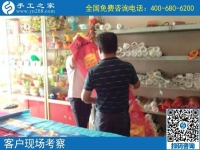 帶著一家老少做手工活加工掙錢，浙江杭州蔣先生把居家小事業(yè)搞的有聲有色