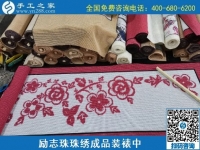 農(nóng)村60歲大媽靠做手工活掙錢，還不耽誤帶孫子