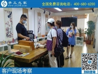 酷暑伏天，來手工之家考察合作的客戶依舊很多