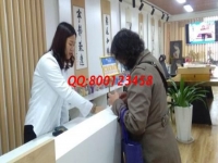 習(xí)慣做珠繡外發(fā)手工活，她帶著孫子還掙錢(qián)，連親家母都夸