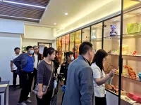 在家照顧老人不能出去，哪里有在家做的手工活？