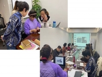 婦女在家做手工活兼職串珠子，業(yè)余掙錢補貼家用