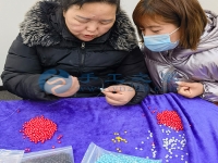 串珠繡外放手工活助力鄉(xiāng)村振興，農(nóng)民朋友農(nóng)忙時也有收入