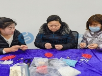 在家開(kāi)手工工作室，帶領(lǐng)周?chē)娜艘黄鹱鍪止せ钪槔C串珠掙錢(qián)多好！