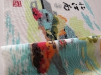 從城市辭職回農(nóng)村做珠繡加工手工活，生活過得平靜祥和幸福